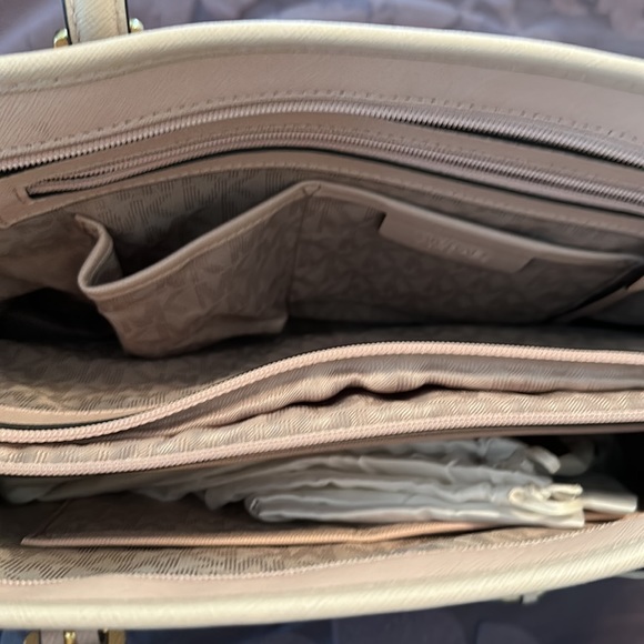 vintage pink Michael Kors bag in brand new condition with two dust bags included - Picture 5 of 9